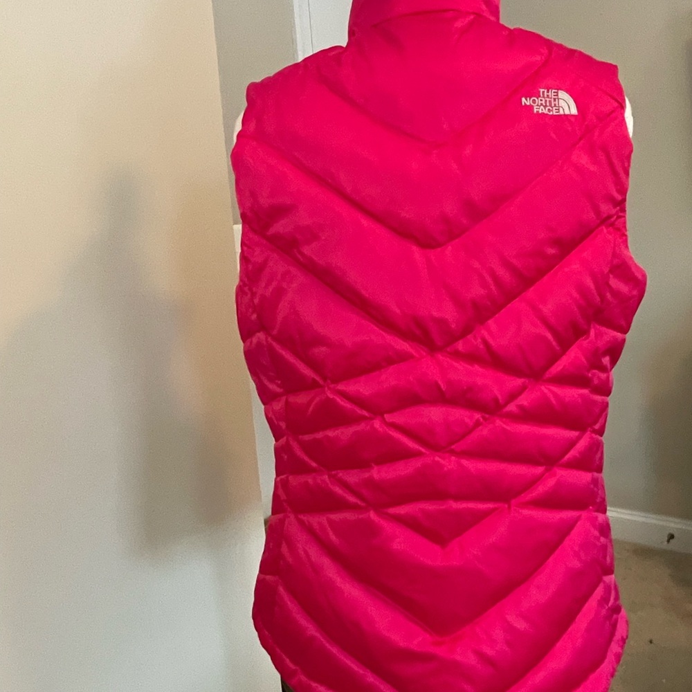 North Face Puffer Vest, size M, EUC, HOT PINK - Picture 3 of 9